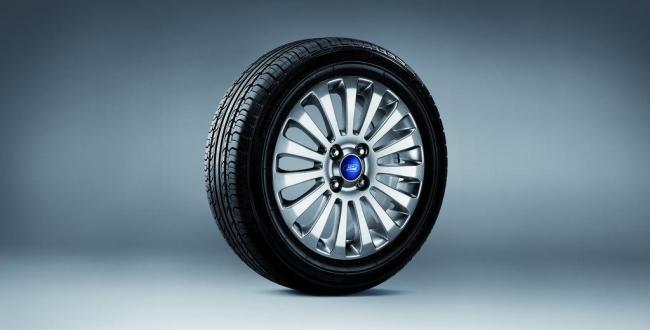 炭黑在很大程度上能够提高橡胶的物理性能，是轮胎中不可或缺的补强剂。