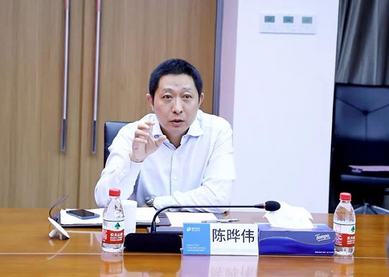 陈晔伟总经理首先对王峰副州长一行莅临公司考察交流表示欢迎 陈晔伟总经理首先对王峰副州长一行莅临公司考察交流表示欢迎