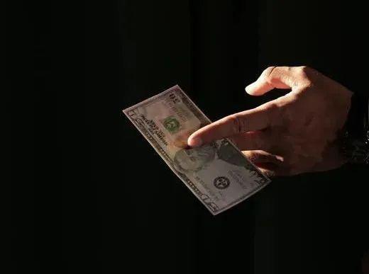 提供了数额不等的 提供了数额不等的