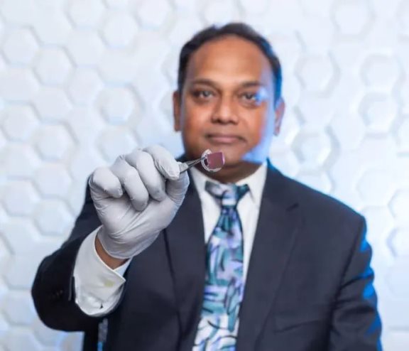 印第安纳大学开发出可重新编程生物组织的硅纳米芯片