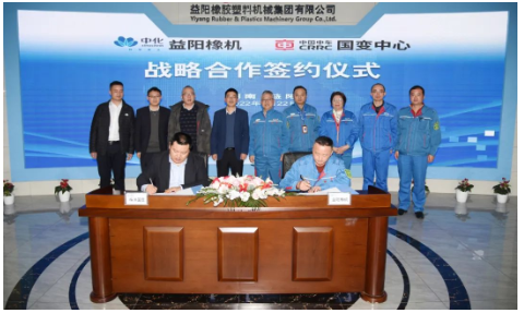 图为双方代表签订战略合作协议 图为双方代表签订战略合作协议