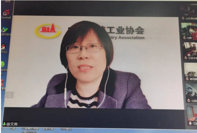 中国橡胶工业协会会长徐文英简要介绍了轮胎行业运行情况，以及中橡协呈报国家部委的行业诉求和建议的初步反馈情况。