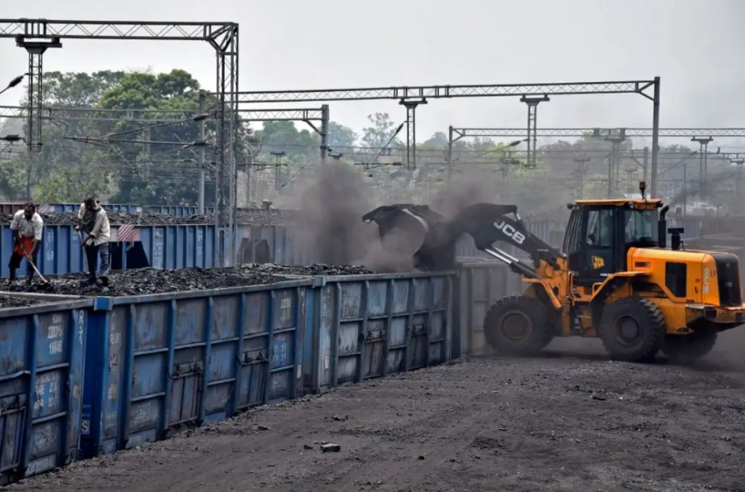 印度电力危机 数百客运列车停运为煤炭让路