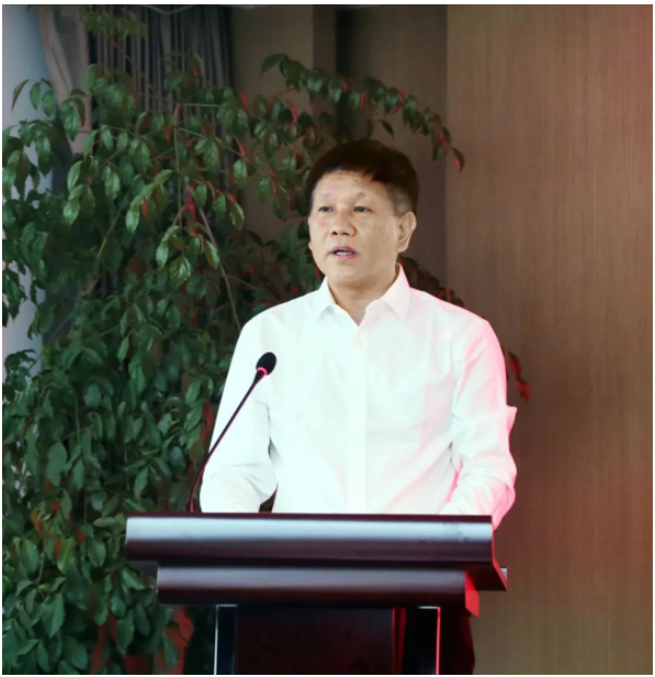王定杰董事长在致辞中指出,物产中大欧泰有限公司与浙江天轮供应链管理有限公司有着相同的地域文化、成长背景、内在基因、产业思维和发展愿景 王定杰董事长在致辞中指出,物产中大欧泰有限公司与浙江天轮供应链管理有限公司有着相同的地域文化、成长背景、内在基因、产业思维和发展愿景