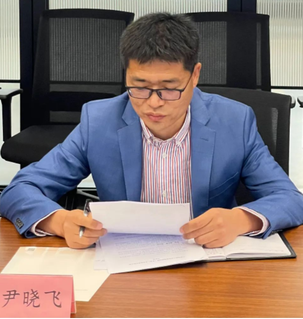 中国饲料工业协会会员发展部部长尹晓飞汇报筹备组工作