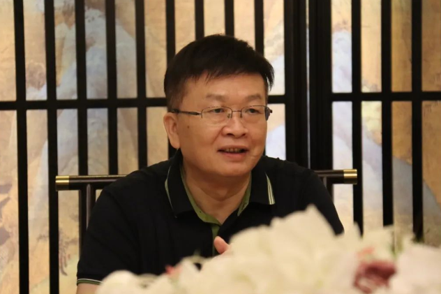 广西饲料工业协会常务副会长闭强主持 广西饲料工业协会常务副会长闭强主持