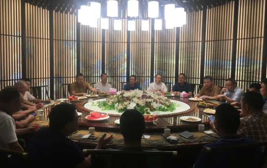 召开大中型饲料生产企业负责人座谈会