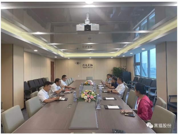 雷昌纯表示,要一如既往的坚持产学研深度融合,不断提升科技研发能力,为提高行业经济效益、环境效益和社会效益提供强有力的技术科研支持 雷昌纯表示,要一如既往的坚持产学研深度融合,不断提升科技研发能力,为提高行业经济效益、环境效益和社会效益提供强有力的技术科研支持
