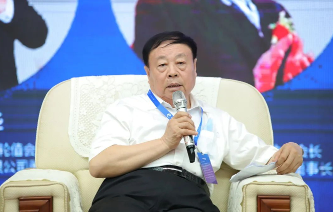 河北省粘接与涂料行业协会会长、衡水新光新材料科技有限公司董事长田立壮 河北省粘接与涂料行业协会会长、衡水新光新材料科技有限公司董事长田立壮