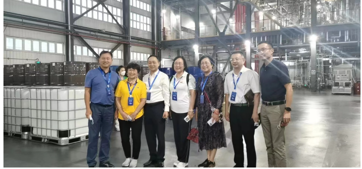 与会嘉宾代表一同来到濮阳工业园区，走进了展辰公司新建在濮阳化工区的4.0智能化生产基地进行了参观学习。