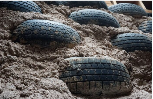 南澳大学测试了使用废旧轮胎与泥土混合建造的墙壁