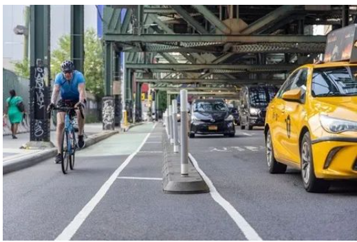 橡胶自行车道防护装置现身国际大都市