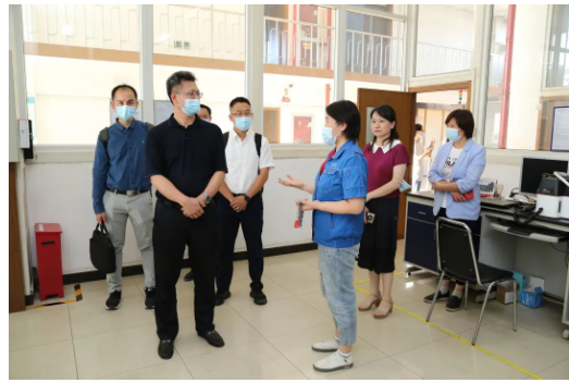 交流会后，庄毅一行还参观了国家橡胶轮胎质量检验检测中心。
