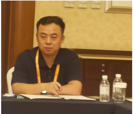 中橡协橡胶助剂专业委员会秘书长王延栋出主持会议，并通报了2022年1~7月橡胶助剂行业经济运行情况，对下半年工作作了安排。