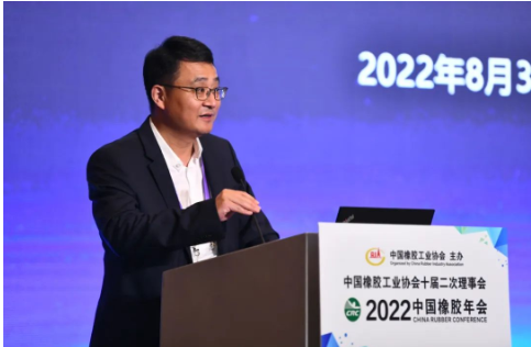 软控董事长兼总裁官炳政表示,未来制造业的发展,软件和平台的作用将越发突显,装备是骨架,软件是灵魂,而搭建起上下游互联互通的平台才能大踏步携手共赢。此次发布的单机硬件、工业软件以及行业平台等新产品,其背后的思考也是基于这一逻辑,希望我们的努力、尝试和探索,能为行业的发展寻得更多的可能。 软控董事长兼总裁官炳政表示,未来制造业的发展,软件和平台的作用将越发突显,装备是骨架,软件是灵魂,而搭建起上下游互联互通的平台才能大踏步携手共赢。此次发布的单机硬件、工业软件以及行业平台等新产品,其背后的思考也是基于这一逻辑,希望我们的努力、尝试和探索,能为行业的发展寻得更多的可能。
