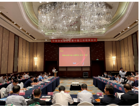 沈金荣在报告中指出,轮胎行业要稳中求进调结构,去除低端过剩产能,提高经济运行质量,提高供给质量;鼓励优秀有实力的企业进行战略布局;建设世界一流企业,重视人才培养和合作;以绿色低碳为抓手,重在节能降耗,实现行业整体升级;大力推进智能技术等创新驱动;优化市场环境,倡导公平竞争与行业自律,实施品牌建设,实现健康发展。 沈金荣在报告中指出,轮胎行业要稳中求进调结构,去除低端过剩产能,提高经济运行质量,提高供给质量;鼓励优秀有实力的企业进行战略布局;建设世界一流企业,重视人才培养和合作;以绿色低碳为抓手,重在节能降耗,实现行业整体升级;大力推进智能技术等创新驱动;优化市场环境,倡导公平竞争与行业自律,实施品牌建设,实现健康发展。