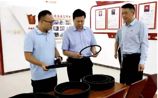 市、县两级人民法院领导到金久龙实业有限公司开展万人助万企活动