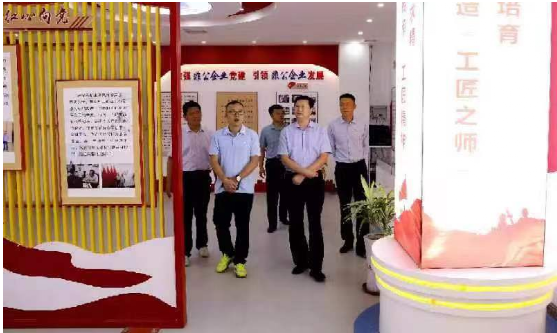 9月7日开封市中级人民法院党组成员、副院长王剑,尉氏县人民法院党组书记、院长王学庆带领有关人员到金久龙实业有限公司开展万人助万企活动。 9月7日开封市中级人民法院党组成员、副院长王剑,尉氏县人民法院党组书记、院长王学庆带领有关人员到金久龙实业有限公司开展万人助万企活动。