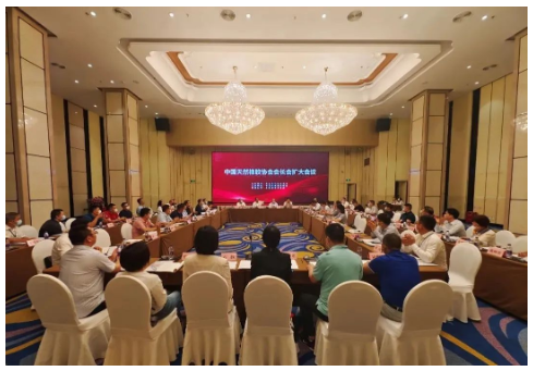 大会随后召开了中国天然橡胶协会第三届第十次常务理事会会议。 大会随后召开了中国天然橡胶协会第三届第十次常务理事会会议。