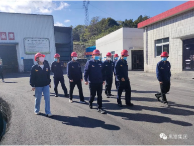 王耀强调,要强化政治自觉和责任担当,层层压实责任,抓实抓细防风险、保安全各项工作,切实织密织牢疫情防控和安全生产的“安全网”。要严格执行“疫情要防住、生产要安全”的工作方针,采取有力有效措施,真正做到“两手抓”“两手硬”。 王耀强调,要强化政治自觉和责任担当,层层压实责任,抓实抓细防风险、保安全各项工作,切实织密织牢疫情防控和安全生产的“安全网”。要严格执行“疫情要防住、生产要安全”的工作方针,采取有力有效措施,真正做到“两手抓”“两手硬”。