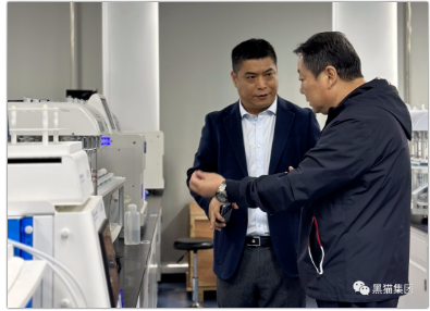 此次走访,王耀分别来到和泽医药公司、通用股份公司、物产中大化工集团、中策橡胶集团。黑猫股份党委副书记、总经理魏明,以及集团董事会办公室、黑猫股份公司、江西跃华公司等相关人员分别陪同。 此次走访,王耀分别来到和泽医药公司、通用股份公司、物产中大化工集团、中策橡胶集团。黑猫股份党委副书记、总经理魏明,以及集团董事会办公室、黑猫股份公司、江西跃华公司等相关人员分别陪同。