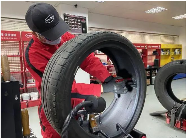 2006年，作为唯一轮胎修理产品厂家，公司还协助制定中国第一部充气轮胎修补标准。