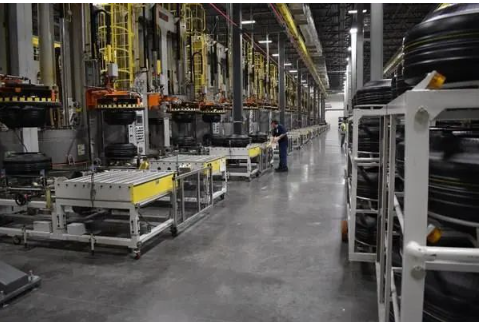 厦门正新橡胶工业有限公司以73.78亿元的营收，位列制造业百强企业第69位。福建佳通轮胎有限公司以33.25亿元的营收，位列战略性新兴产业百强企业第29位。