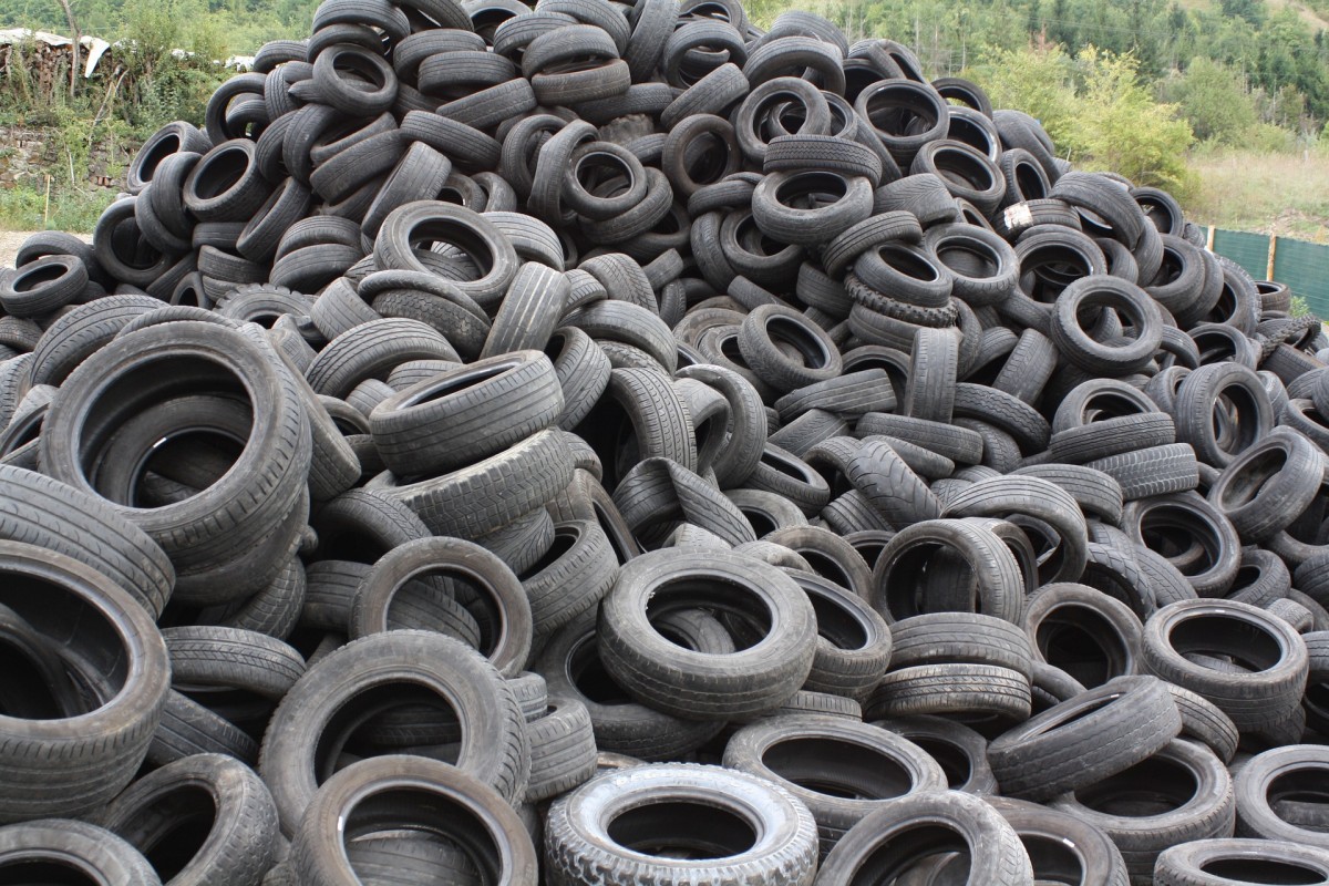 企业之间实现产业循环，每年处理废旧轮胎10万吨