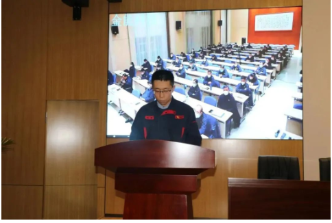 闫朋:行之力则知愈进,知之深则行愈达。2022年,基于一岗双责和三管三必须的要求,生技部严格落实安全责任,积极配合安全管理推进工作。2023年,我们将继续深入实践、加强监管、强化落实,确保一期装置平稳生产降本增效,二期装置顺利投产见到效益。 闫朋:行之力则知愈进,知之深则行愈达。2022年,基于一岗双责和三管三必须的要求,生技部严格落实安全责任,积极配合安全管理推进工作。2023年,我们将继续深入实践、加强监管、强化落实,确保一期装置平稳生产降本增效,二期装置顺利投产见到效益。