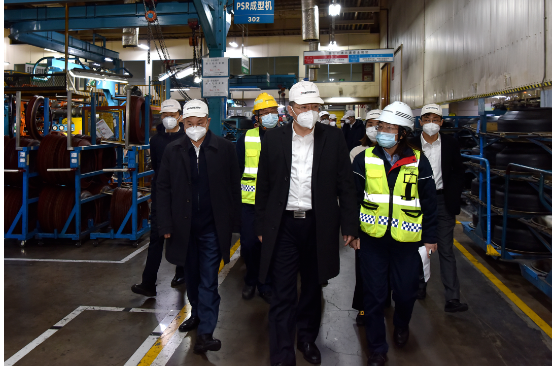 党工委书记带队,检查轮胎车间 党工委书记带队,检查轮胎车间