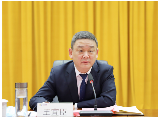 橡胶公司党委书记王宜臣主持会议,并就贯彻落实好会议精神提出要求,要坚定不移讲政治。要持之以恒严纪律。要锲而不舍转作风。要全面融合强党建。要深刻领会、准确把握会议精神,积极谋划新思路新举措,全面落实“13335”工作总要求,为橡胶公司巩固企稳回升的向好趋势,实现可持续发展作出积极贡献。 橡胶公司党委书记王宜臣主持会议,并就贯彻落实好会议精神提出要求,要坚定不移讲政治。要持之以恒严纪律。要锲而不舍转作风。要全面融合强党建。要深刻领会、准确把握会议精神,积极谋划新思路新举措,全面落实“13335”工作总要求,为橡胶公司巩固企稳回升的向好趋势,实现可持续发展作出积极贡献。