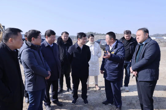 林卫春听取黑猫化工项目建设情况介绍 林卫春听取黑猫化工项目建设情况介绍