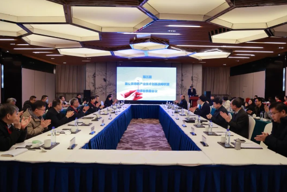 由中国轮胎制造企业玲珑轮胎牵头成立的“蒲公英橡胶产业技术创新联盟”(简称蒲公英联盟)在山东招远举行了第三届联盟理事会换届会议。