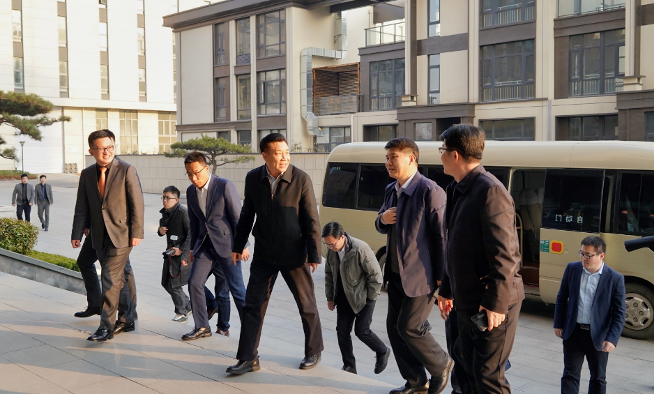 山东省济南市轨道交通集团高层一行莅临山东华凌电缆有限公司进行实地考察与交流。