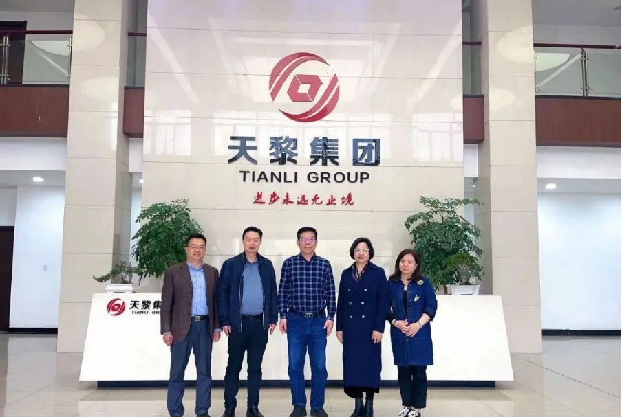 在交流中，李会长强调，这次协会走基层，访实情，共发力的调研活动到武汉华中强化轮胎公司后感触颇深，感谢华中强化轮胎公司为协会和市场轮胎循环利用作出的努力和贡献。