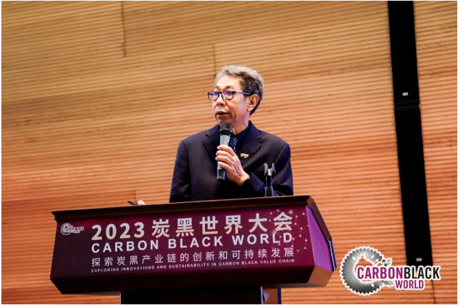 龙星化工股份有限公司副总经理马宝亮作了题为《炭黑全生命周期的碳排放分析》的报告,报告对炭黑全生命周期各个阶段产生的二氧化碳排放情况进行了分析,并提出了相关解决建议。 龙星化工股份有限公司副总经理马宝亮作了题为《炭黑全生命周期的碳排放分析》的报告,报告对炭黑全生命周期各个阶段产生的二氧化碳排放情况进行了分析,并提出了相关解决建议。
