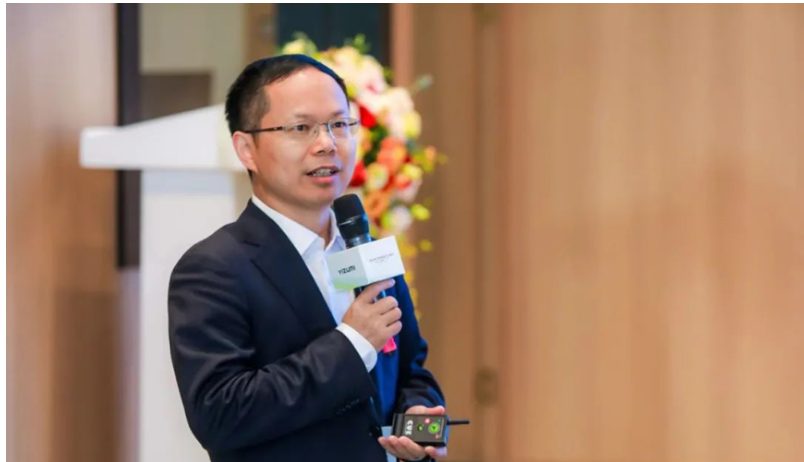 中国橡胶工业协会副会长兼秘书长雷昌纯分享了《中国橡胶工业运行分析及展望》。