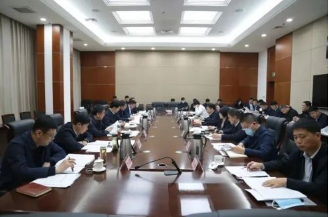 4月21日，广饶县十三届县委第43次常委会会议召开。会议听取了第十三届中国(广饶)国际橡胶轮胎暨汽车配件展览会筹备工作情况汇报。