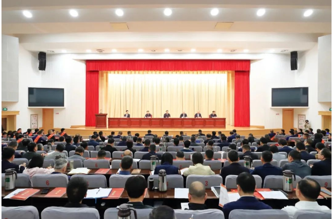 近日，台州市举行庆祝“五一”国际劳动节暨表彰劳模先进大会。在此次大会上，天台县7位劳模和2个劳模集体受到了表彰。其中，浙江天铁实业股份有限公司荣获“2023年度台州市劳动模范集体”称号。