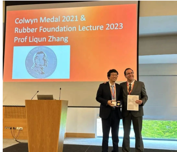 张立群院士成中国首位获得Colwyn奖章的橡胶科学家