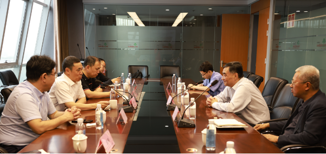 据了解，考察团由北汽集团党委常委、副总经理蒋自力和北汽福田汽车集团采购副总裁张志亮率领，还有其他北汽集团和福田汽车集团的高层领导成员，以及相关部门的负责人和随行人员。
