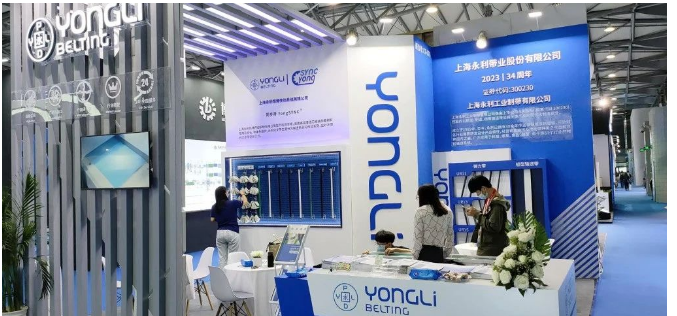 上海永利携带其光伏生产输送系统产品亮相，吸引了来自全球的相关业者。
