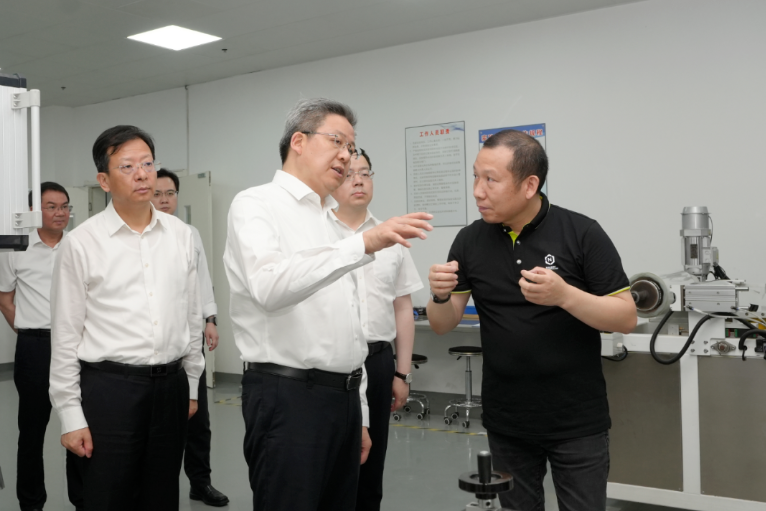 南通市委书记吴新明一行调研纳琳威纳米科技产业基地 南通市委书记吴新明一行调研纳琳威纳米科技产业基地