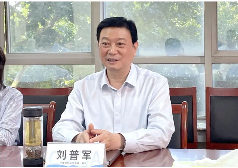 刘普军会长首先代表中国涂料工业协会热烈欢迎邵景良主任一行的到来。他表示，中国·濮阳绿色涂料产业园为整个行业树立了榜样，其经验值得全国范围推广，共同实现发展共赢。