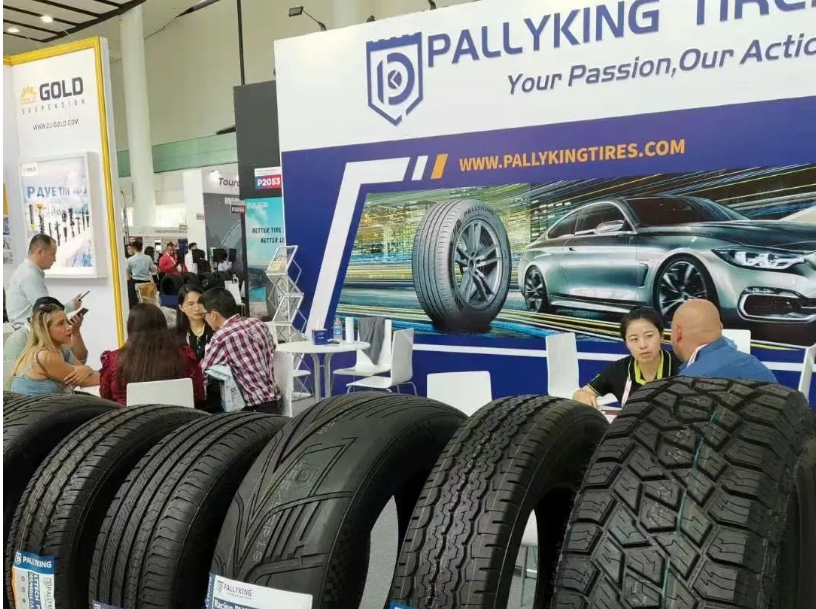 倍力劲轮胎展示了更适合海外市场的产品，包括HP、UHP、SUV、L/T、A/T、ALL-SEASON、WINTER等多个系列，深受众多客户青睐。倍力劲轮胎凭借其设计创新、性能可靠和品质过硬的产品赢得了参展客户的赞誉。