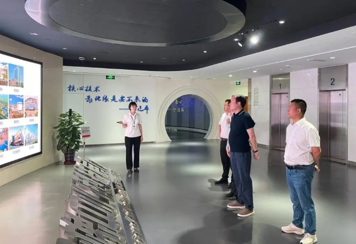 凯斯纽荷兰中国区采购总监何强一行到赛轮集团参观考察