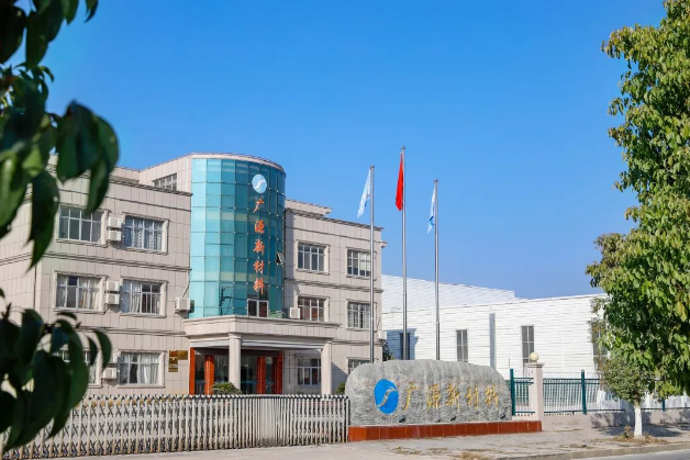 据了解，广源新材料公司作为国内母粒行业的创新引领者之一，专注于聚烯烃填充母粒、PVC电线电缆料、TPE弹性体等改性专用料的研发和生产。该公司掌握了粉体改性、塑料改性和终端应用的全链条核心技术。