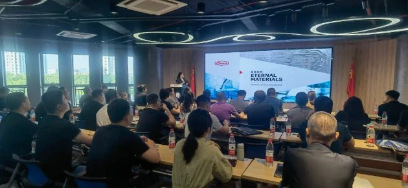 由山东省涂料行业协会主办，山东中科产业技术协同创新中心、国科创智(北京)科技发展有限公司联合主办的首届“水性工业涂料配方及应用技术”培训班在济南成功开班。本次培训旨在推进绿色环保新技术水性工业涂料的应用，来自30余家企业的50多位水性工业涂料技术研发管理人员积极参与。