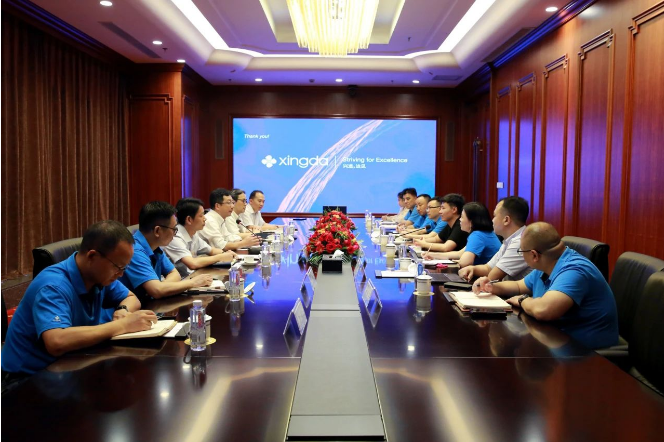 近日，东海橡塑(合肥)有限公司(简称“东海合肥”)总经理卜部明彦一行访问江苏兴达钢帘线股份有限公司 ，共同探讨未来合作机遇，致力于共享发展的新篇章。