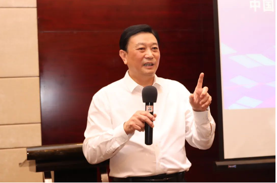 中国涂料工业协会会长刘普军在会上发表了致辞，对中国涂料行业的前景充满信心，并强调了涂料行业在中华民族的伟大复兴中的重要角色。